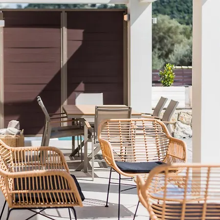 Stone & Sea Nydri (Lefkada)