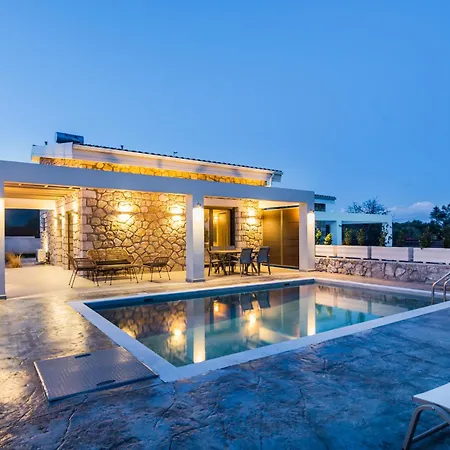 Stone & Sea * Nydri (Lefkada)