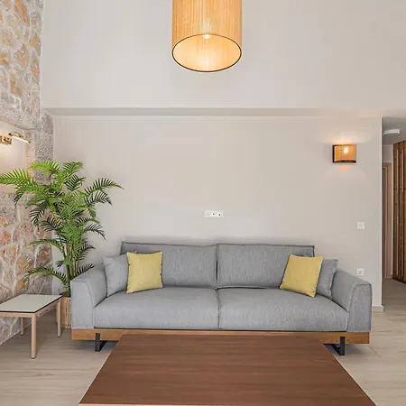 Stone & Sea Villa Nidrí